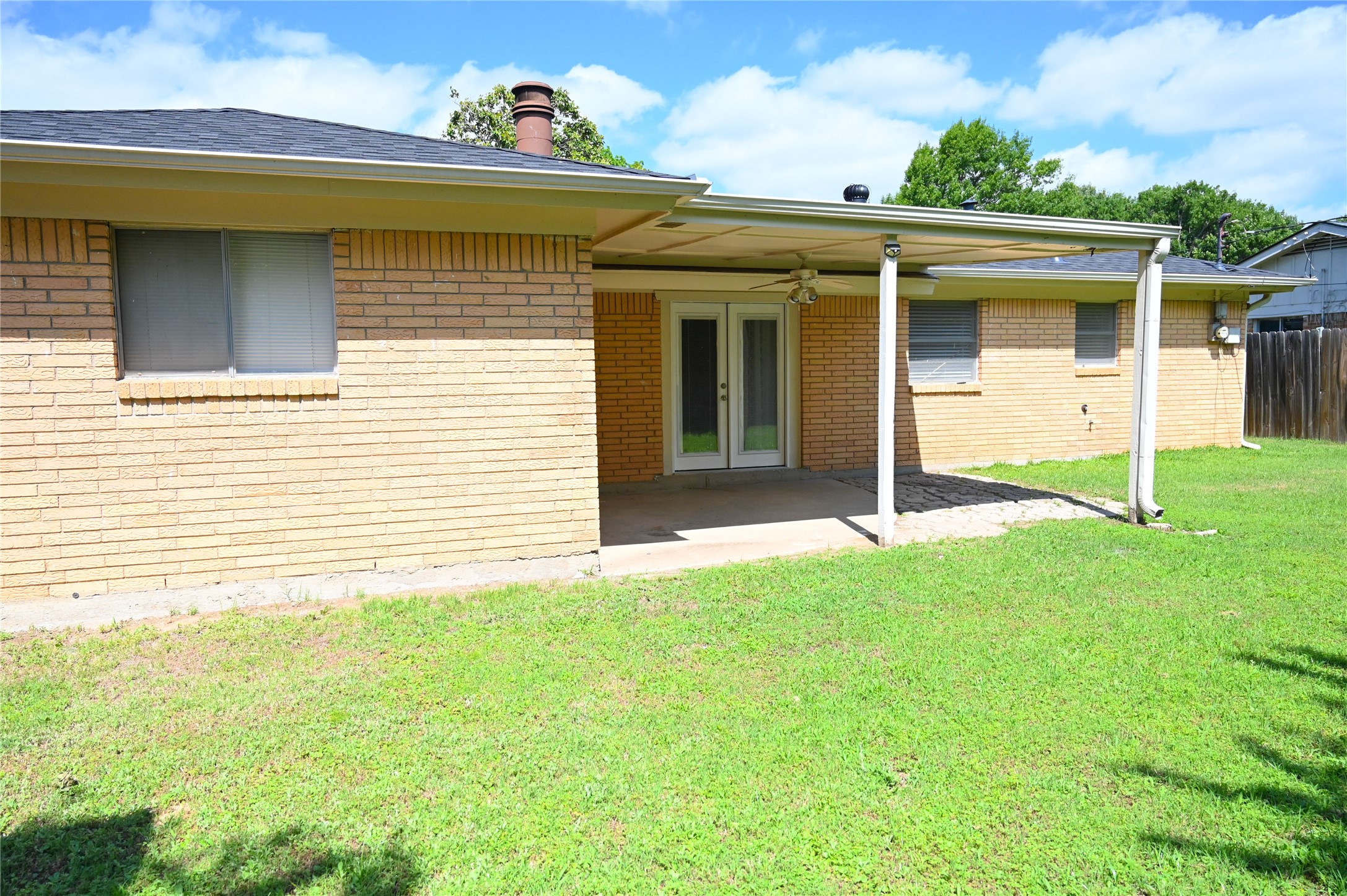 1352 Simpson Drive Hurst TX 76053
