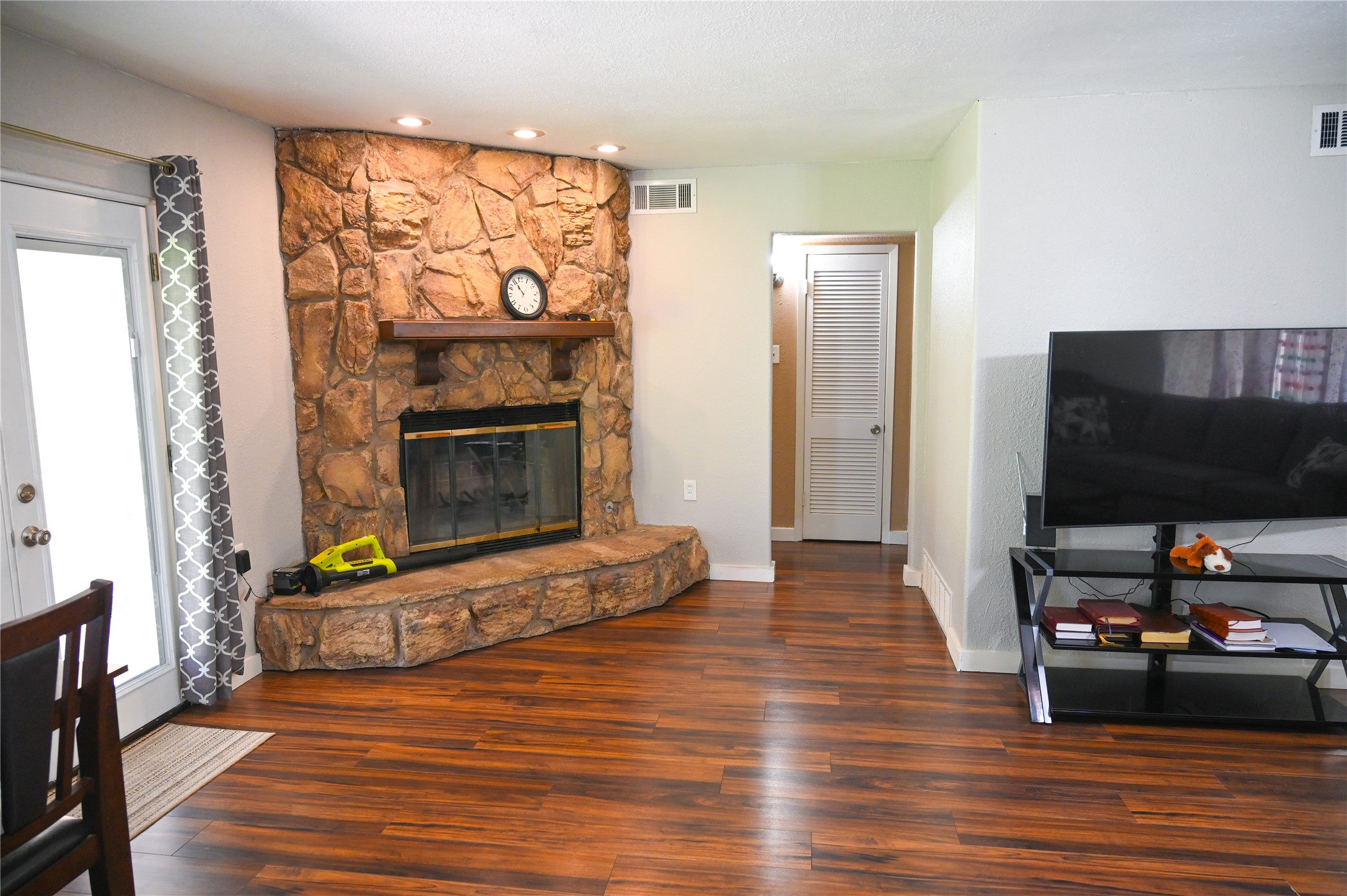 1352 Simpson Drive Hurst TX 76053