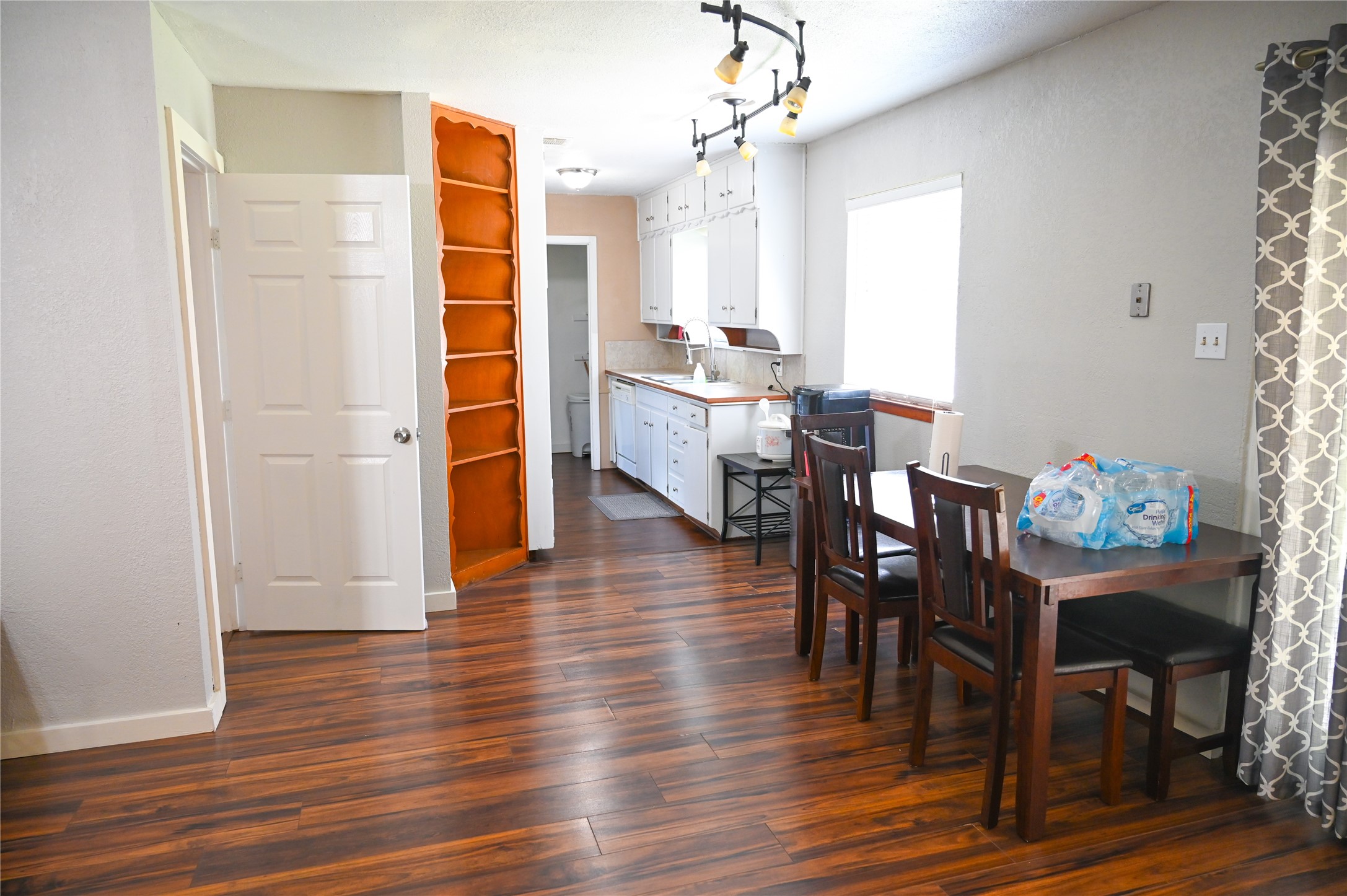 1352 Simpson Drive Hurst TX 76053