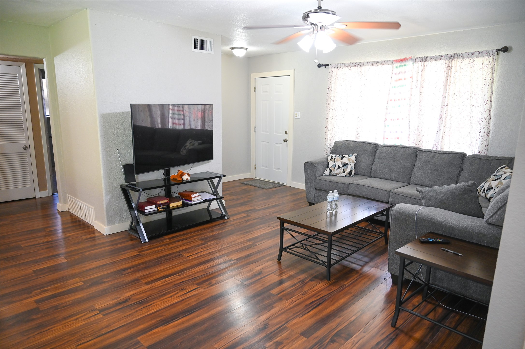 1352 Simpson Drive Hurst TX 76053