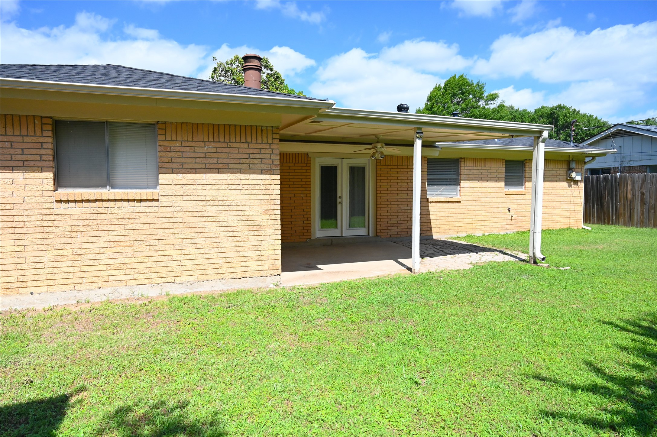 1352 Simpson Drive Hurst TX 76053