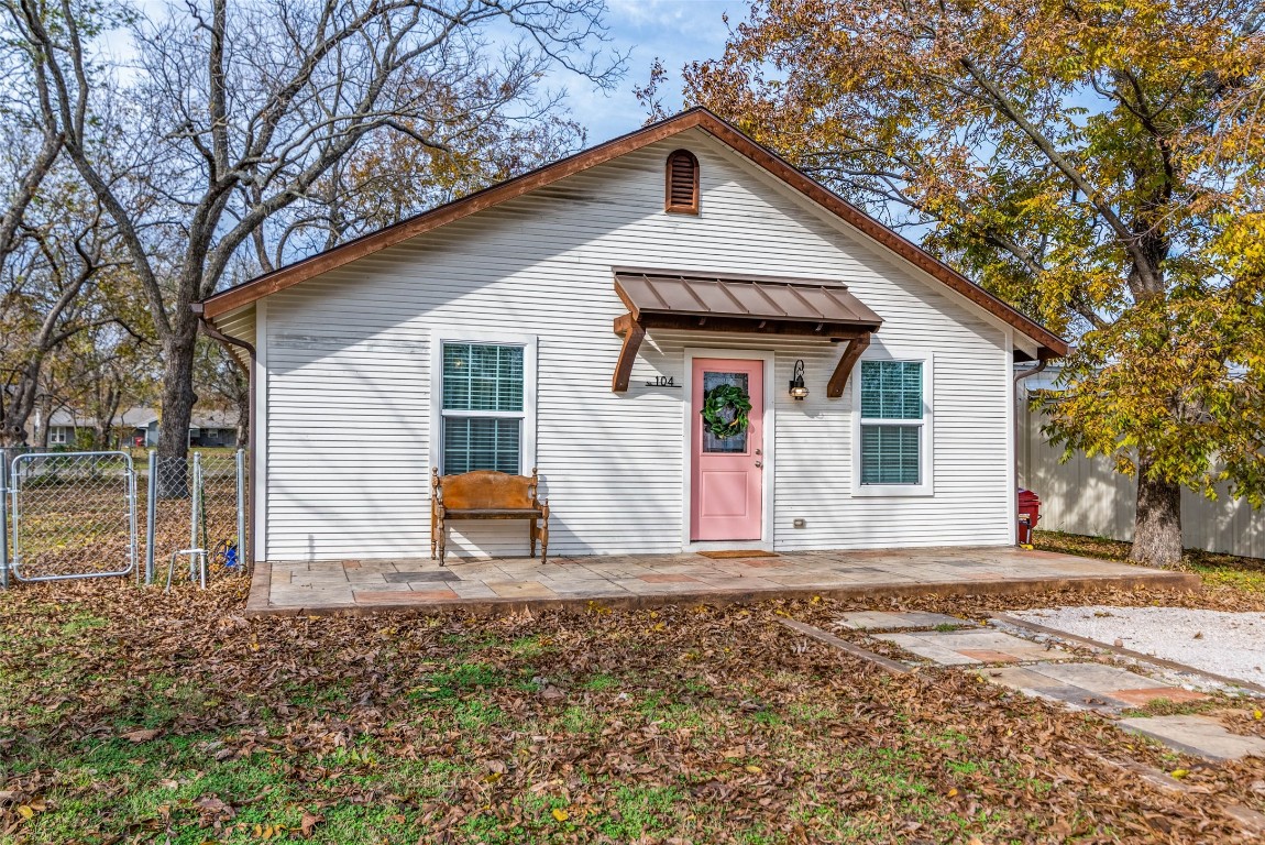 104 S Ashford Street Savoy TX 75479