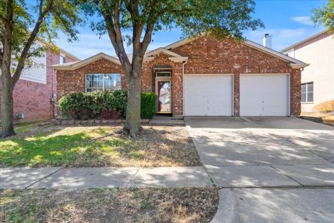 829 Paint Horse Trail Saginaw TX 76131