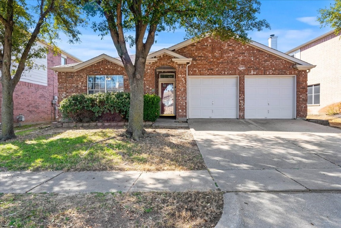 829 Paint Horse Trail Saginaw TX 76131