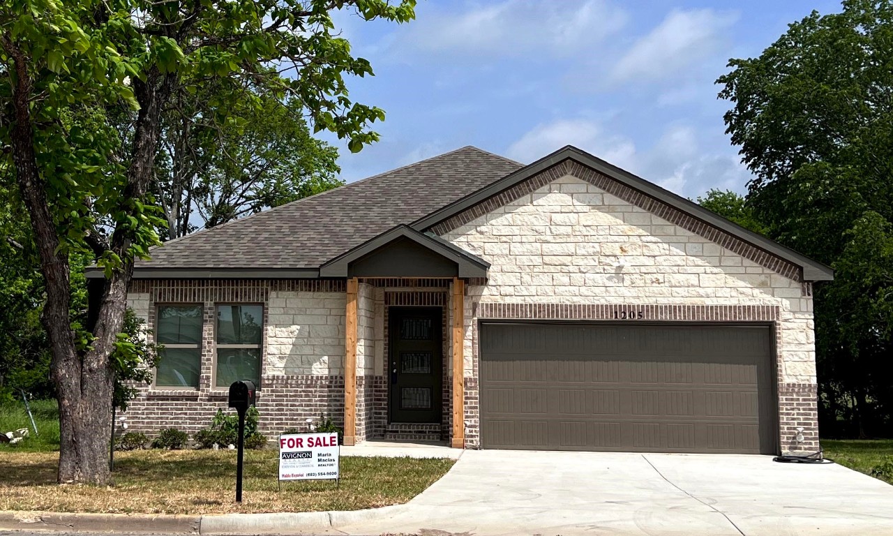 1205 E 1st North Street Kaufman TX 75142