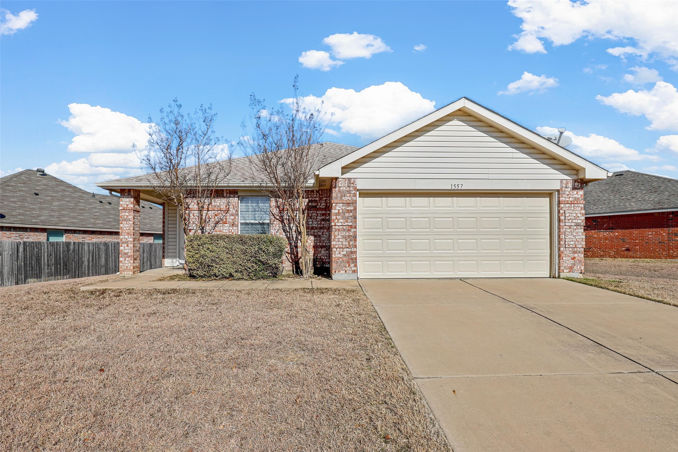 1557 Kings Glen Lane Fort Worth TX 76140