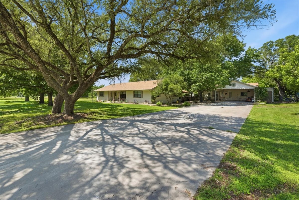 107 Quail Lake Drive W Whitney TX 76692
