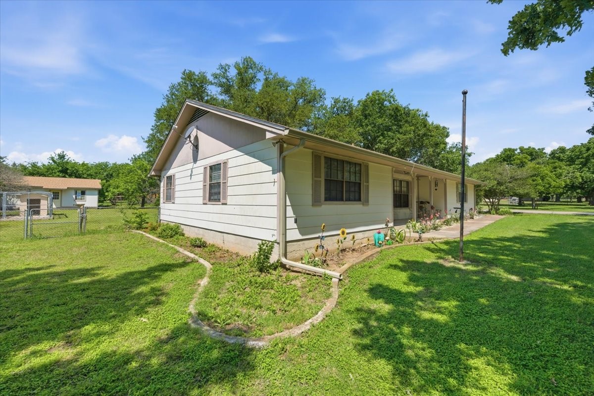 107 Quail Lake Drive W Whitney TX 76692