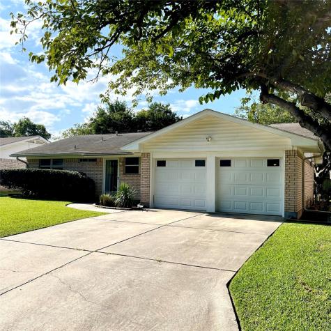 1302 Lynwood Street Gainesville TX 76240