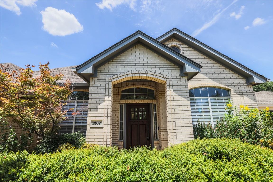 1207 Hillary Lane Arlington TX 76012