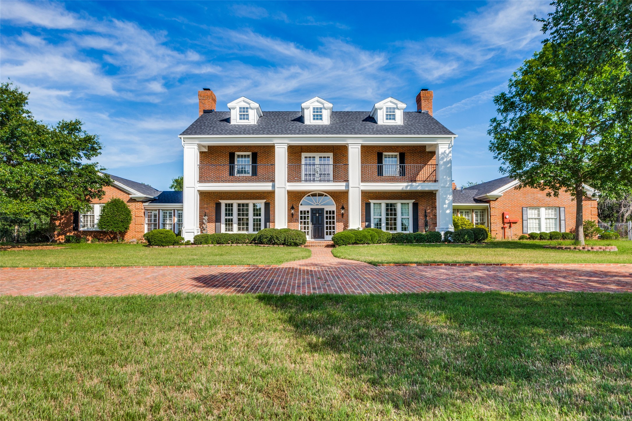 211 Oakridge Trail Kennedale TX 76060