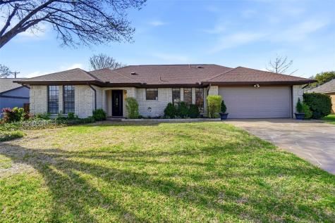121 Montreal Drive Hurst TX 76054
