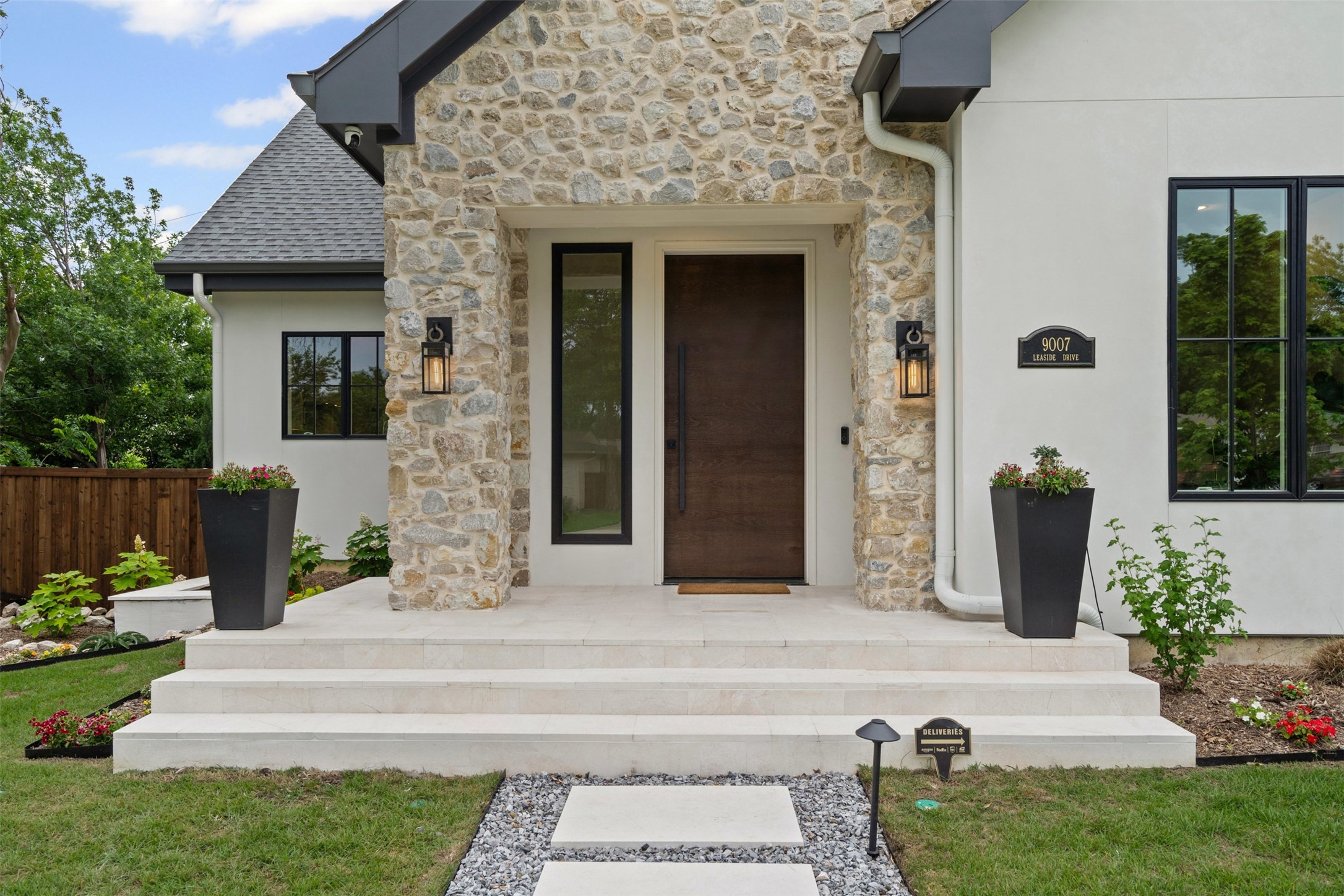 9007 Leaside Drive Dallas TX 75238