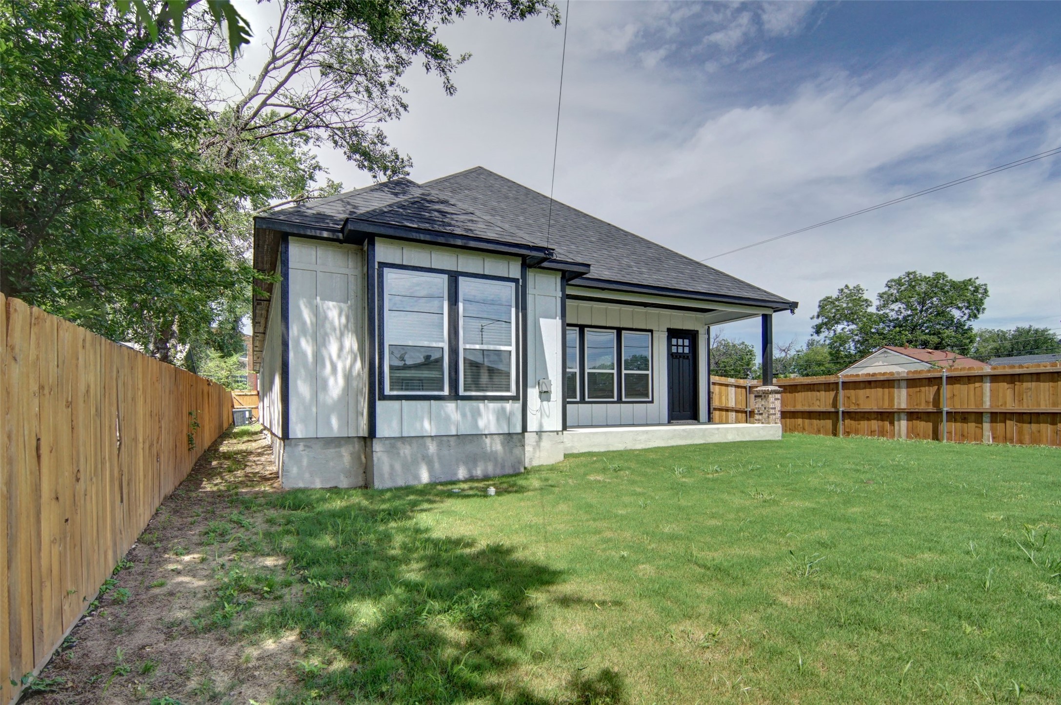 3220 N Houston Street Fort Worth TX 76106