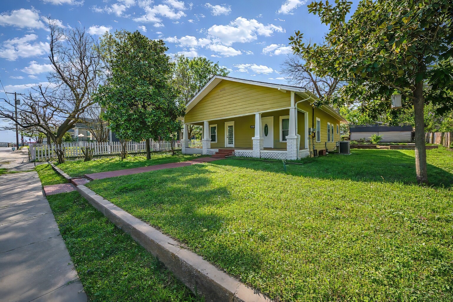 311 W Spring Street Weatherford TX 76086