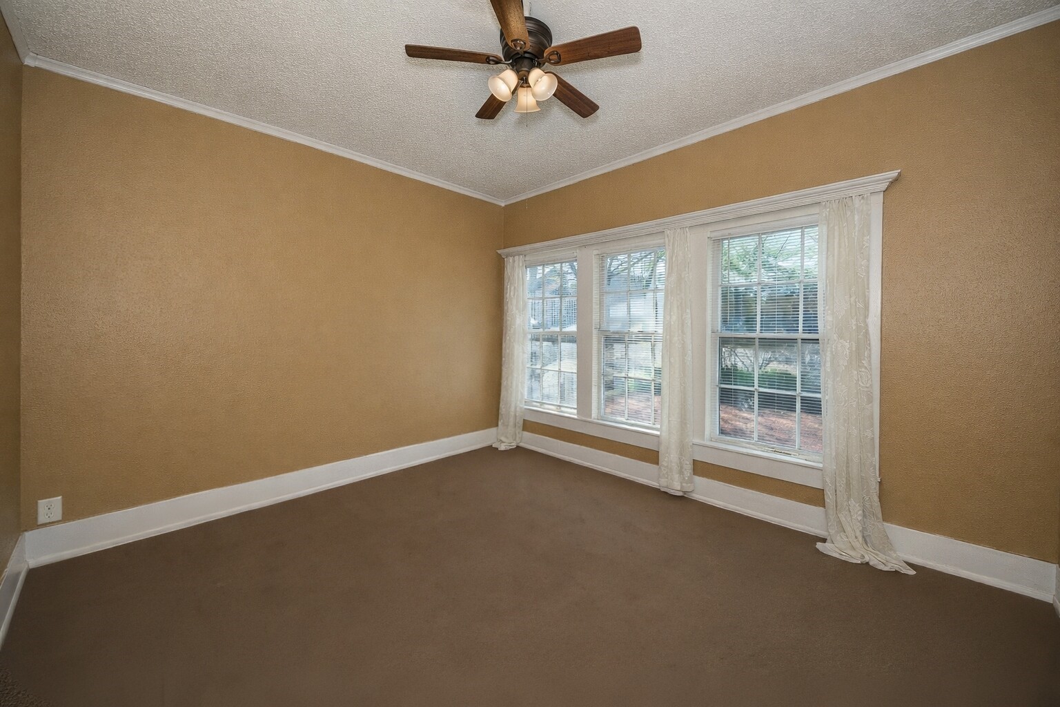 311 W Spring Street Weatherford TX 76086