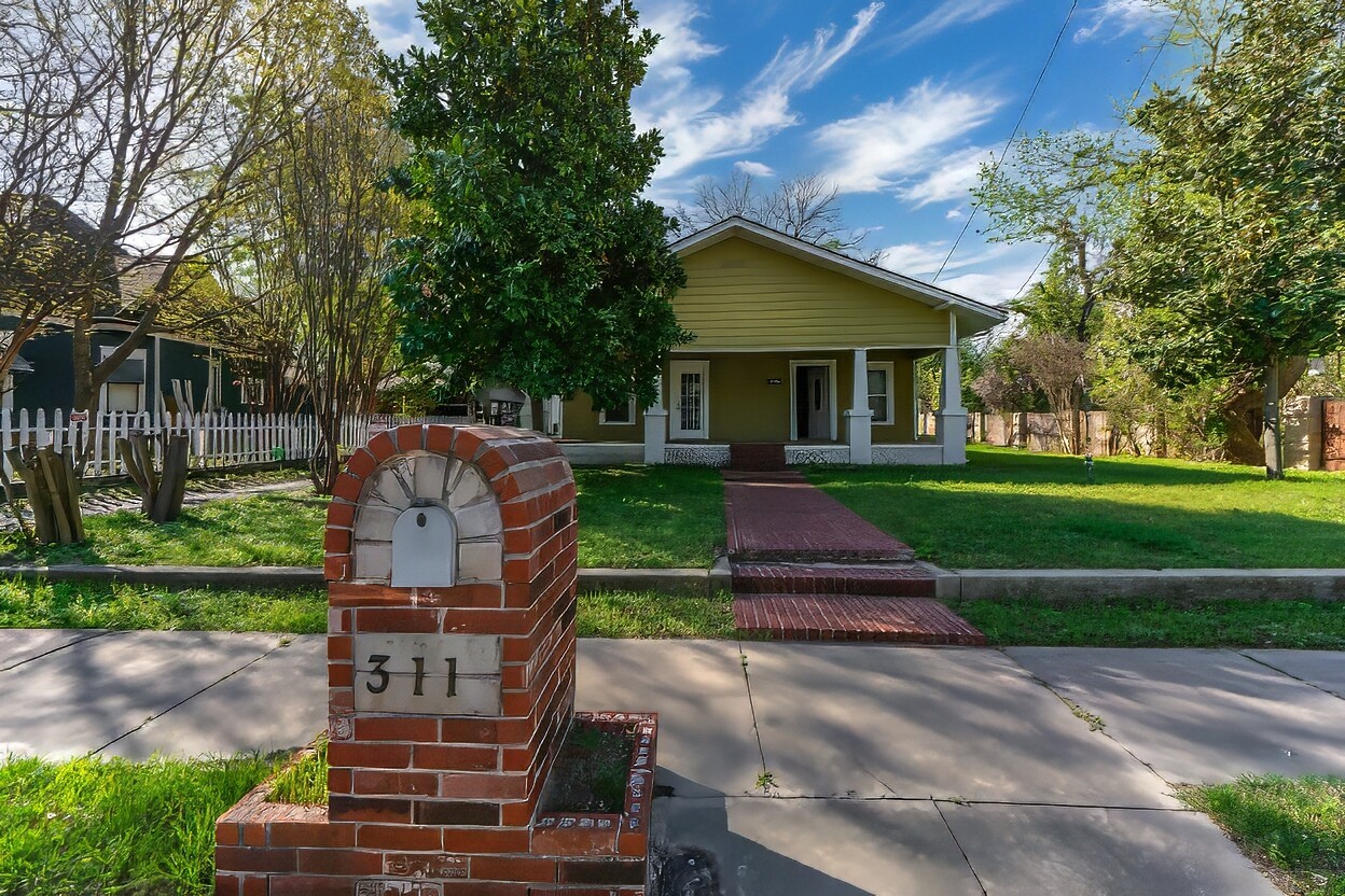 311 W Spring Street Weatherford TX 76086