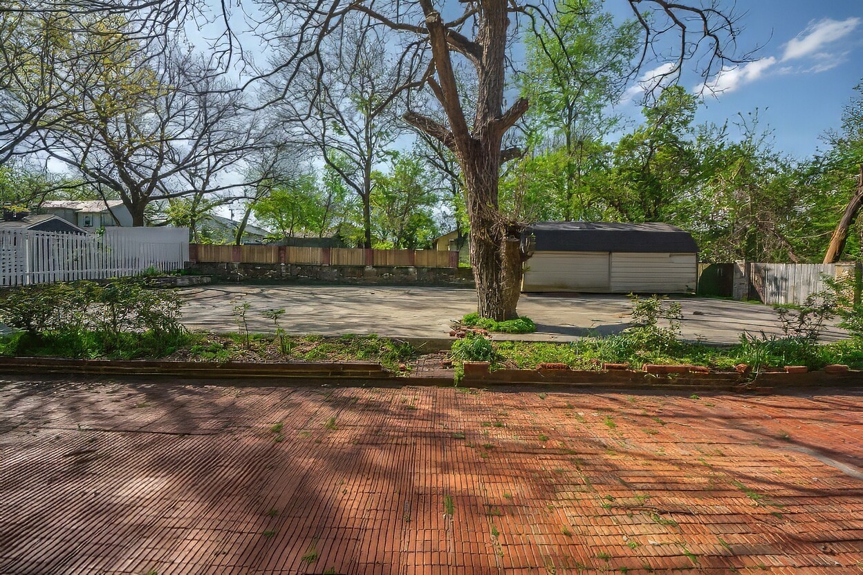 311 W Spring Street Weatherford TX 76086