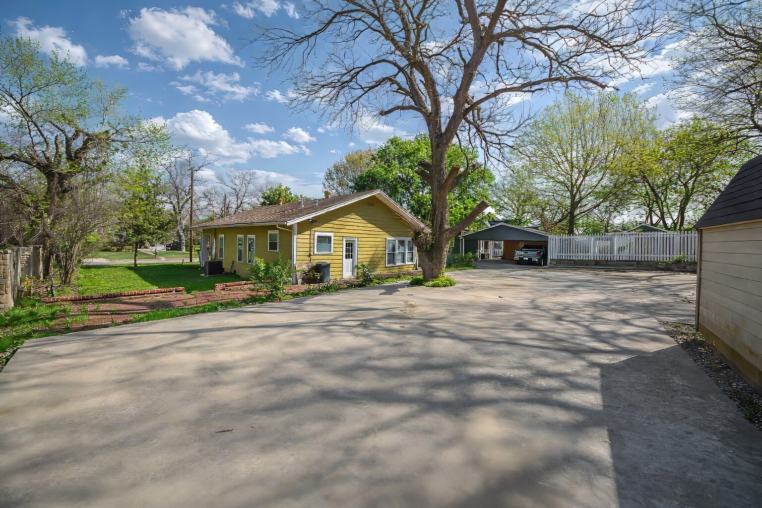 311 W Spring Street Weatherford TX 76086