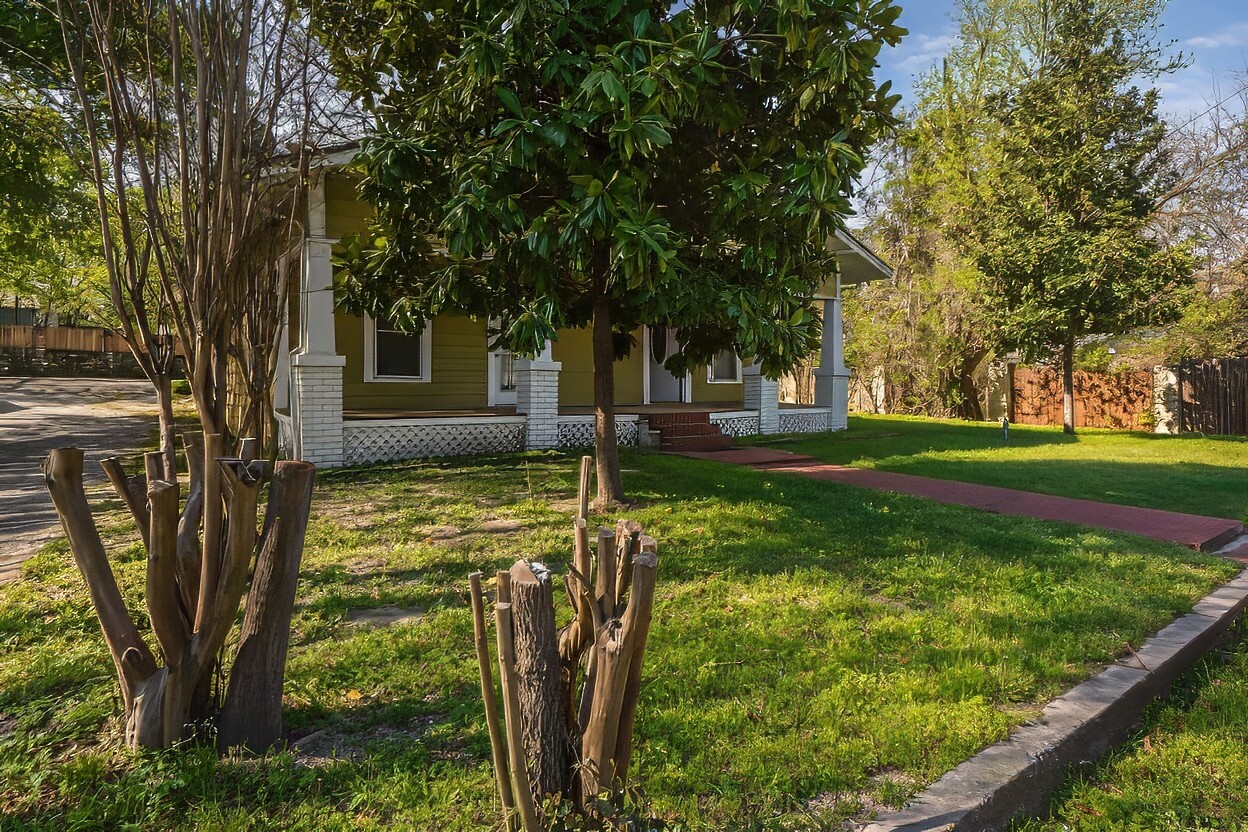 311 W Spring Street Weatherford TX 76086