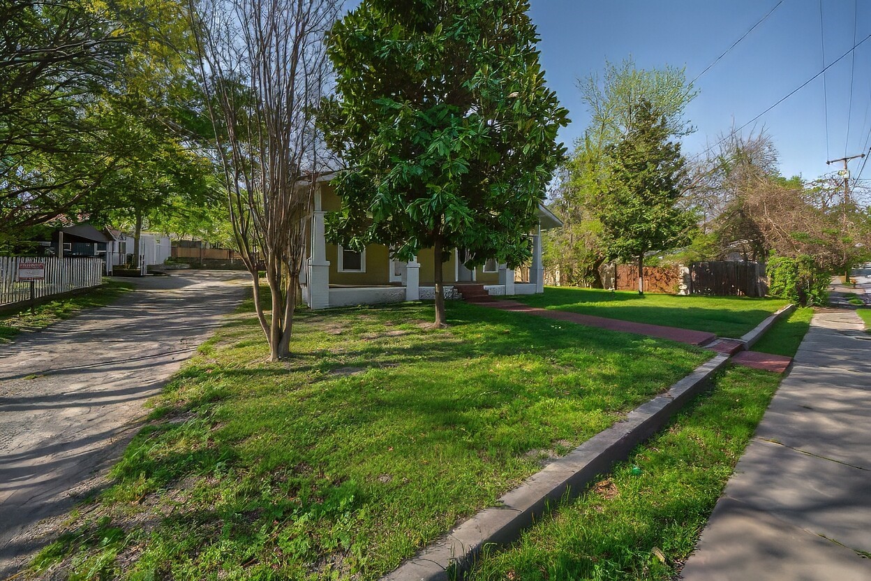 311 W Spring Street Weatherford TX 76086