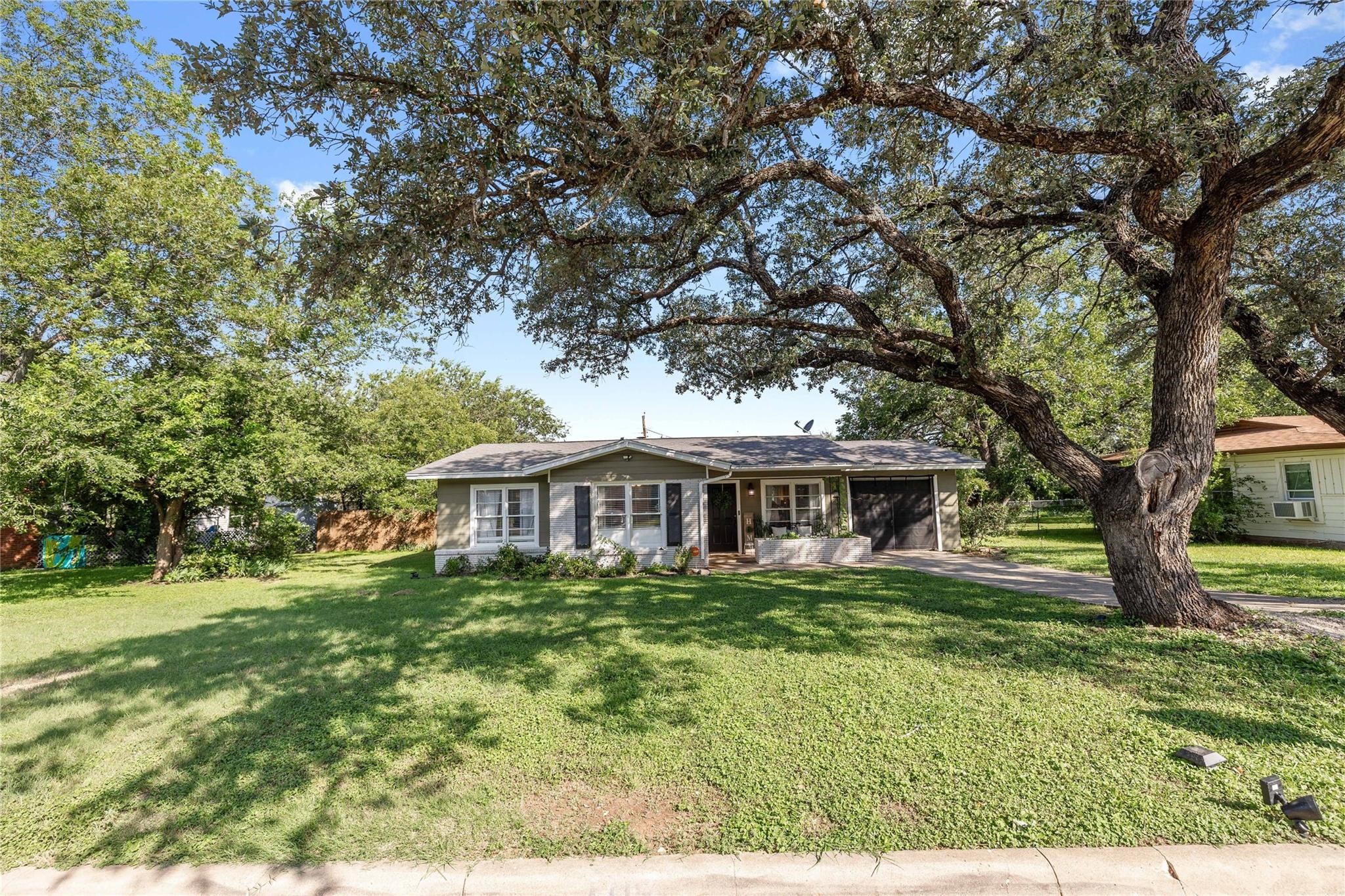 1115 Oakland Drive Brownwood TX 76801