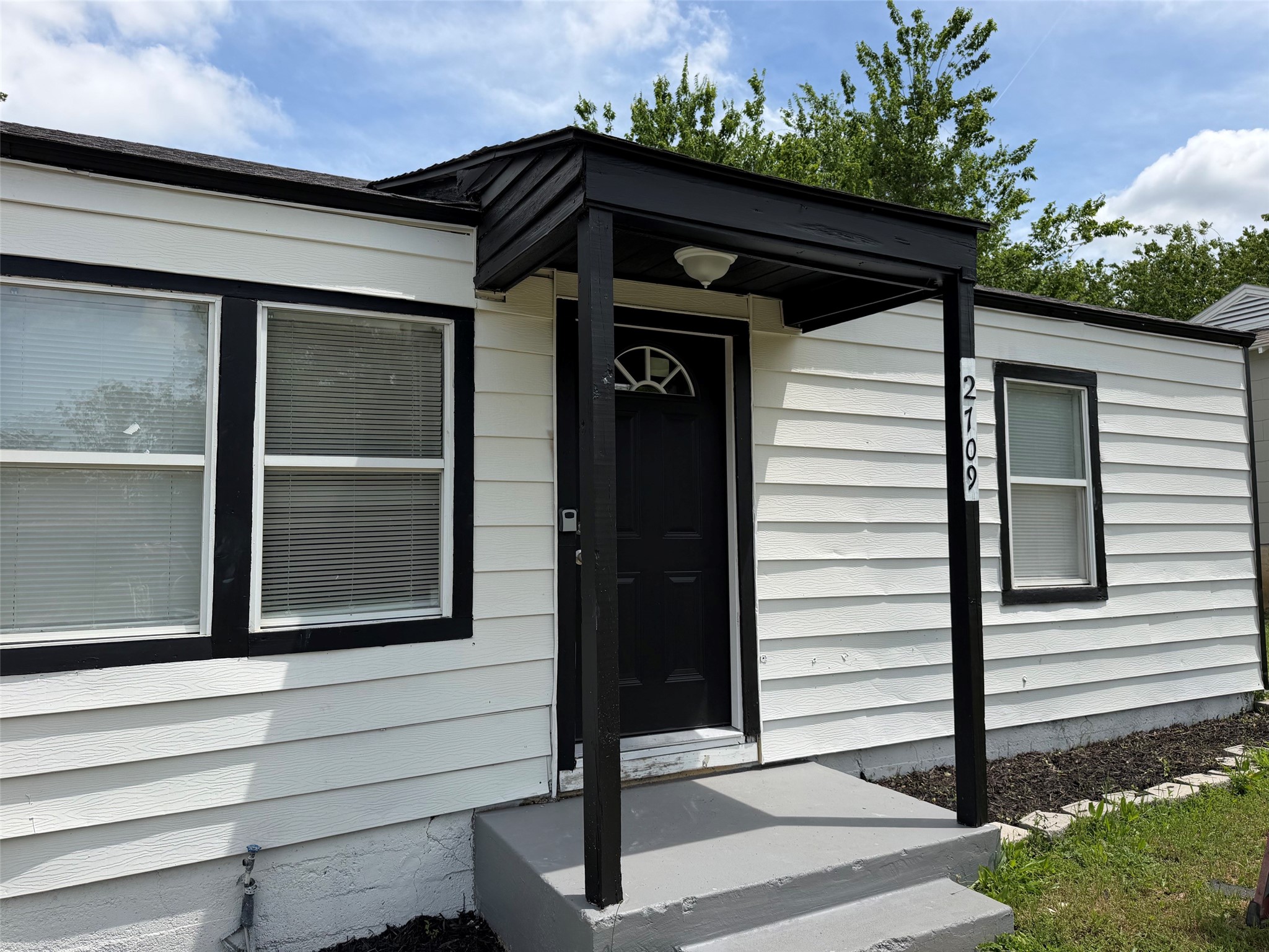 2709 Hanger Fort Worth TX 76105