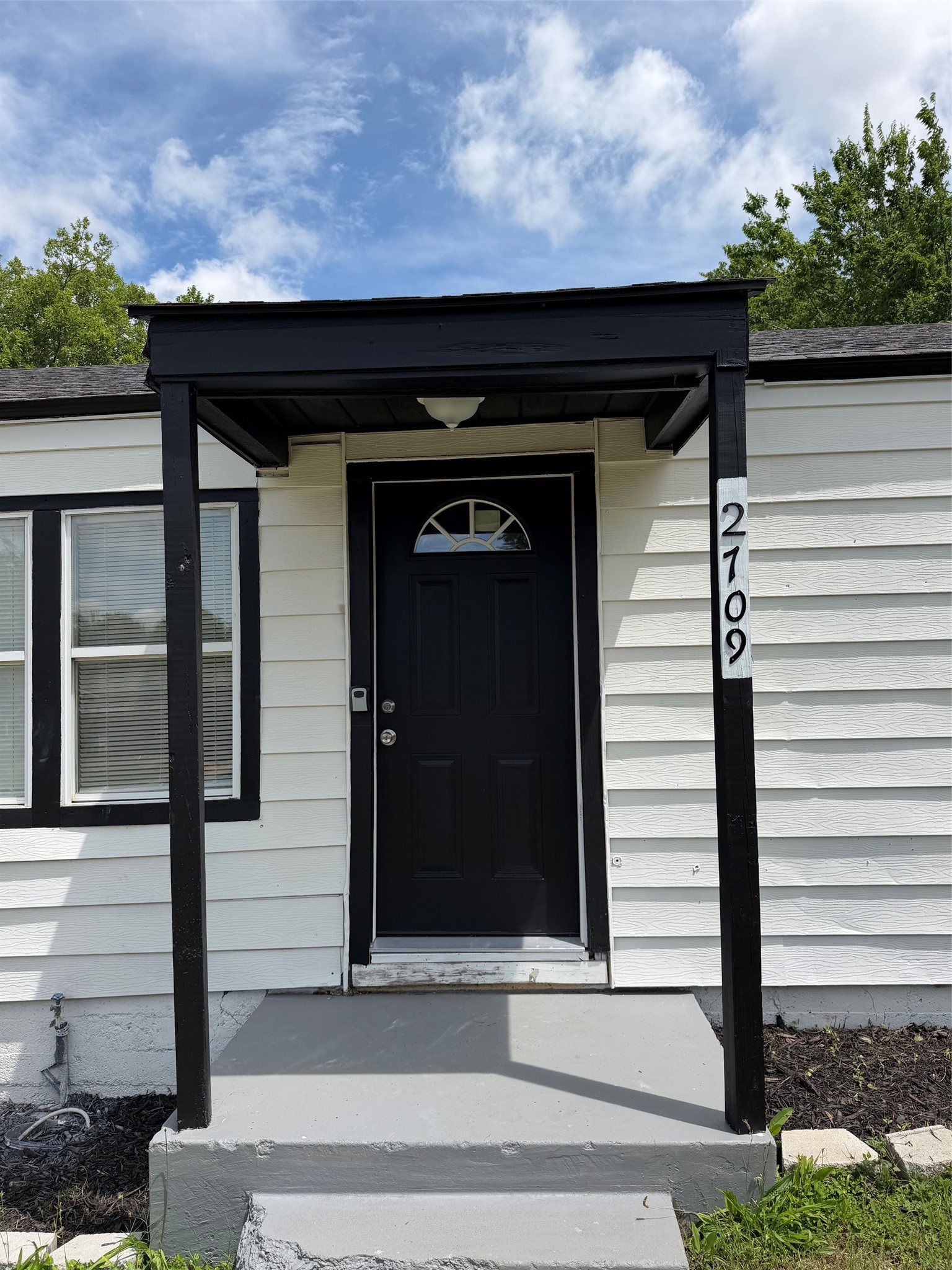 2709 Hanger Fort Worth TX 76105