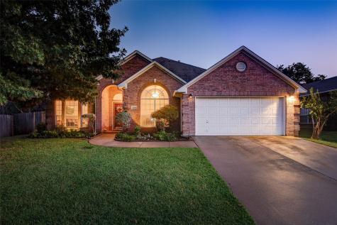 2304 Broken Bough Lane Arlington TX 76001