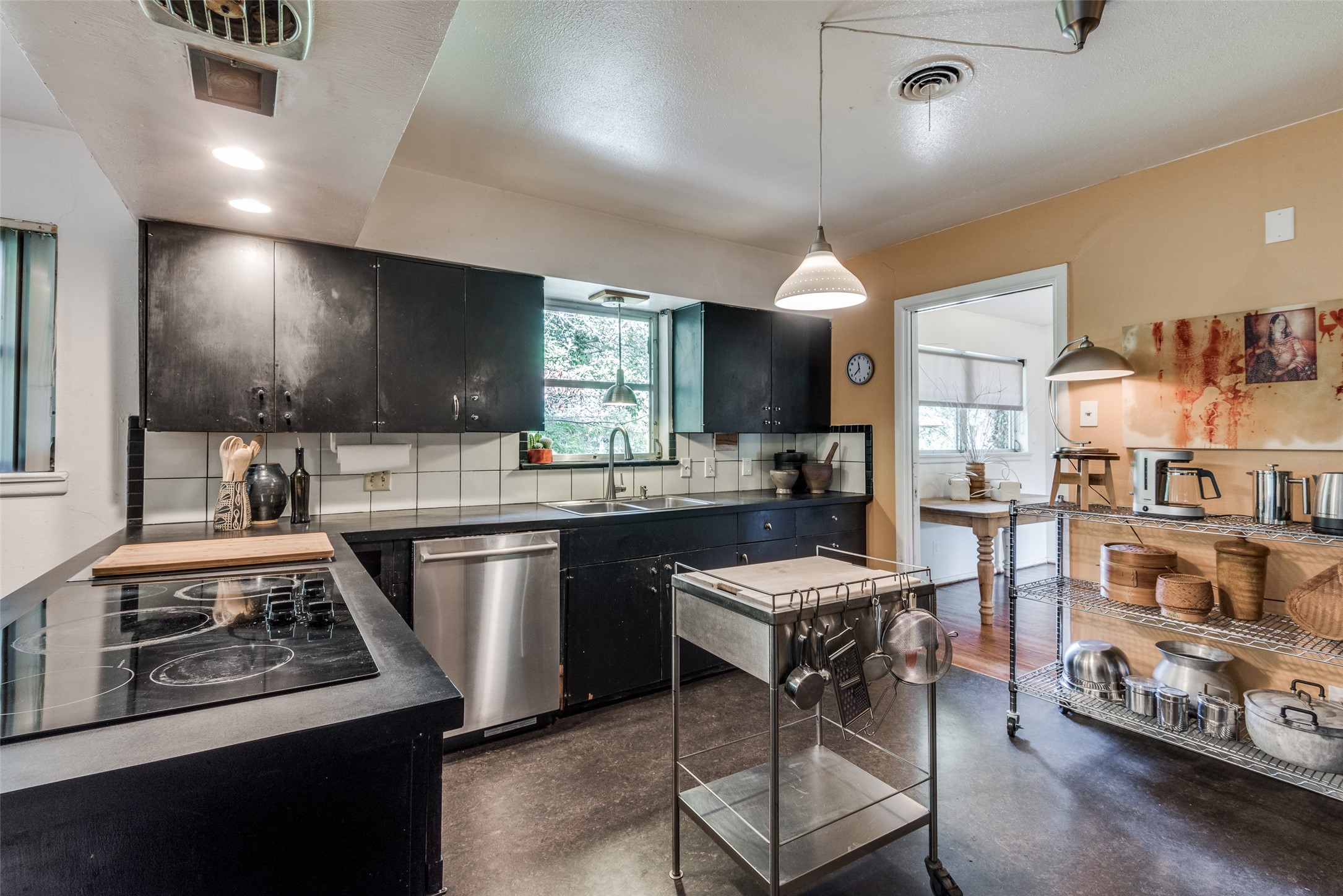 2546 W Five Mile Parkway Dallas TX 75233