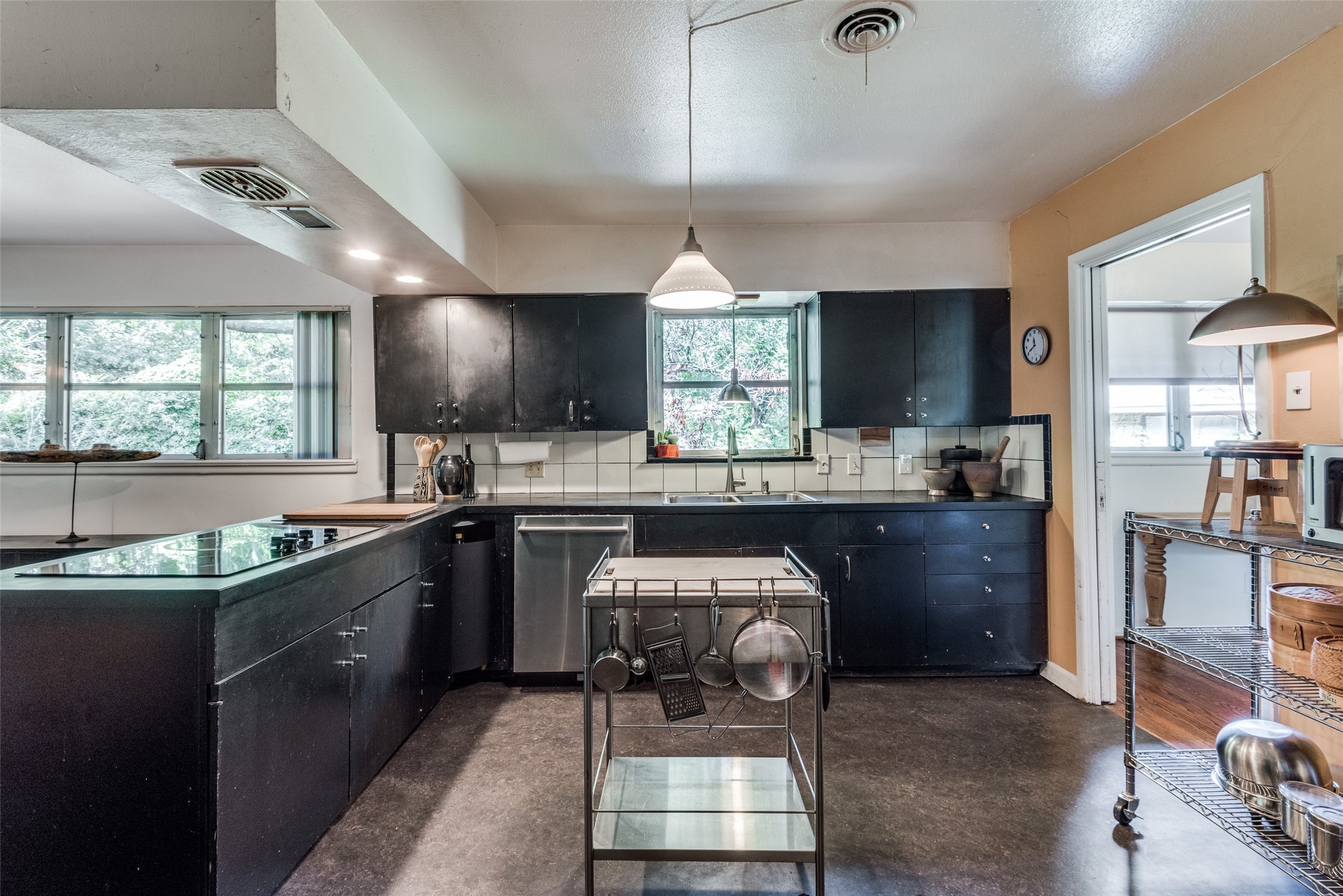 2546 W Five Mile Parkway Dallas TX 75233