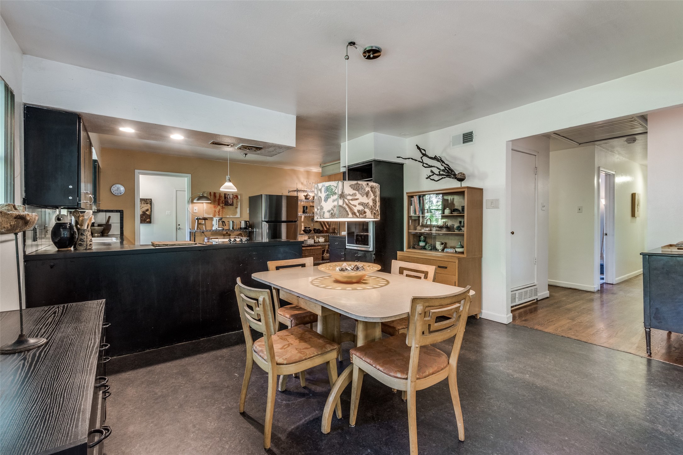 2546 W Five Mile Parkway Dallas TX 75233