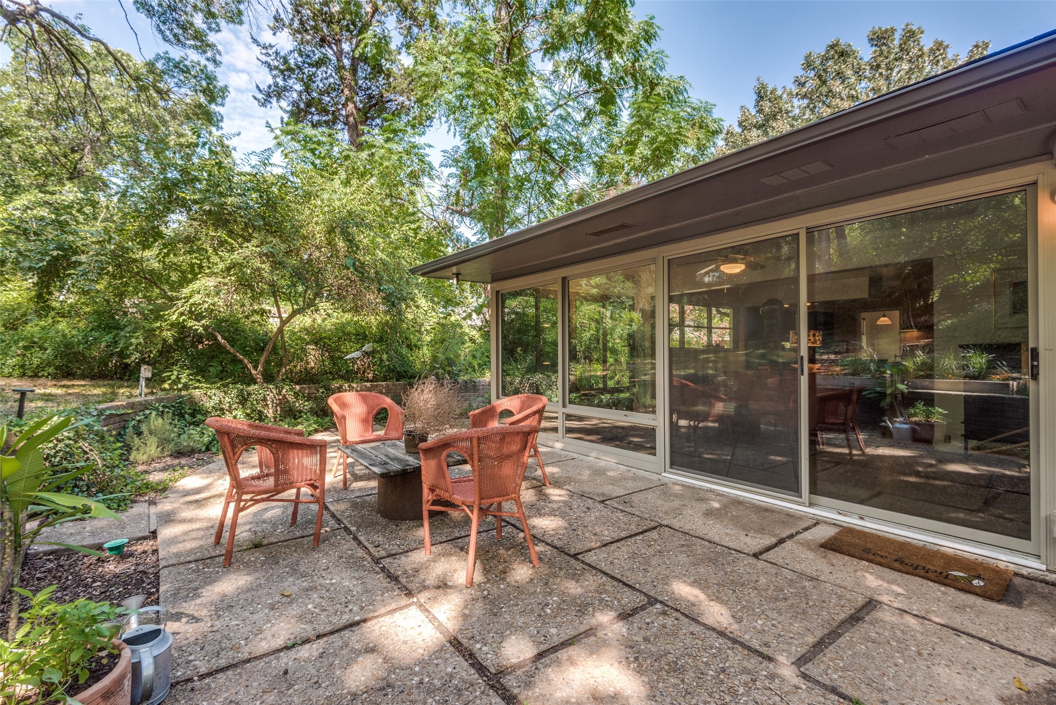 2546 W Five Mile Parkway Dallas TX 75233