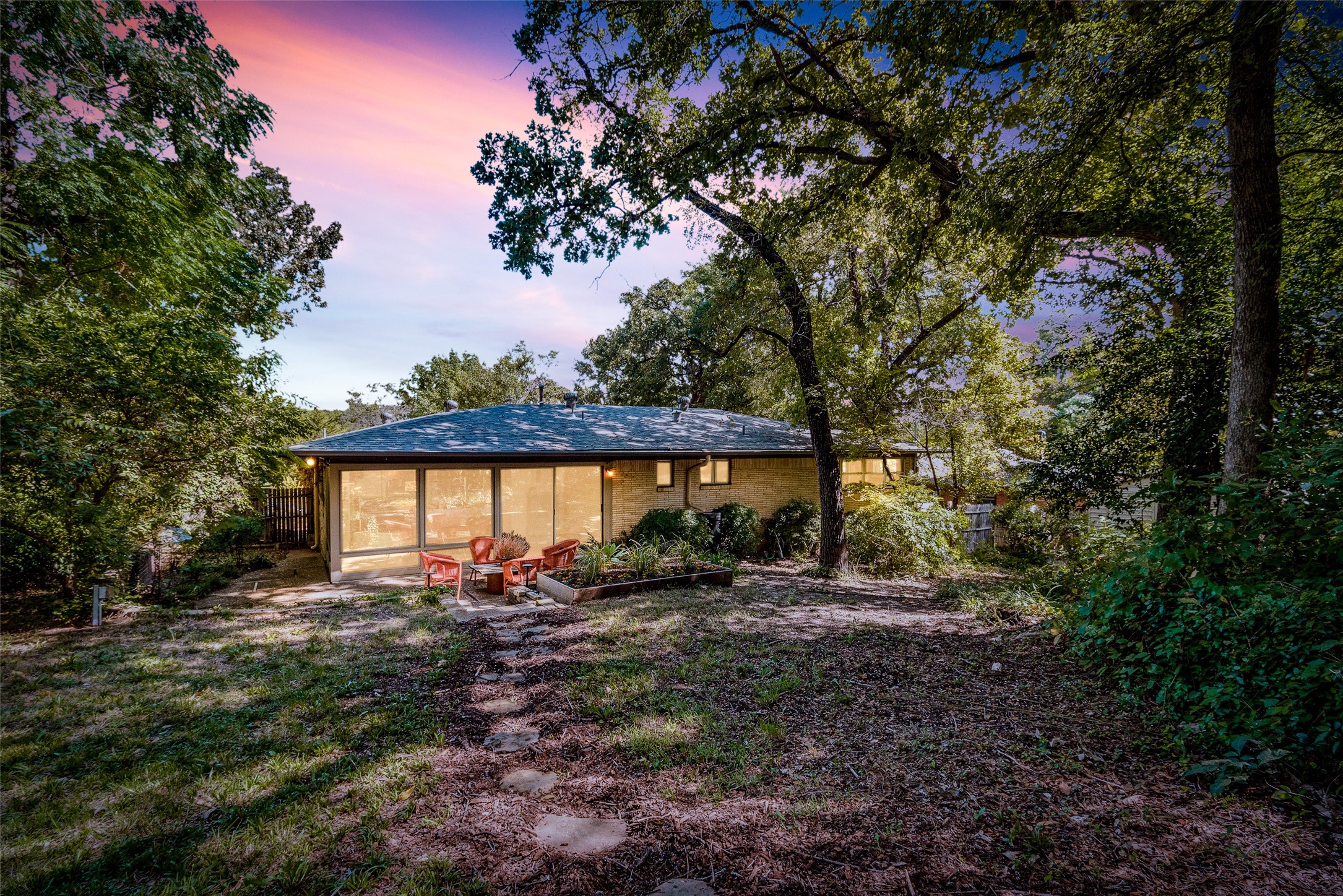 2546 W Five Mile Parkway Dallas TX 75233