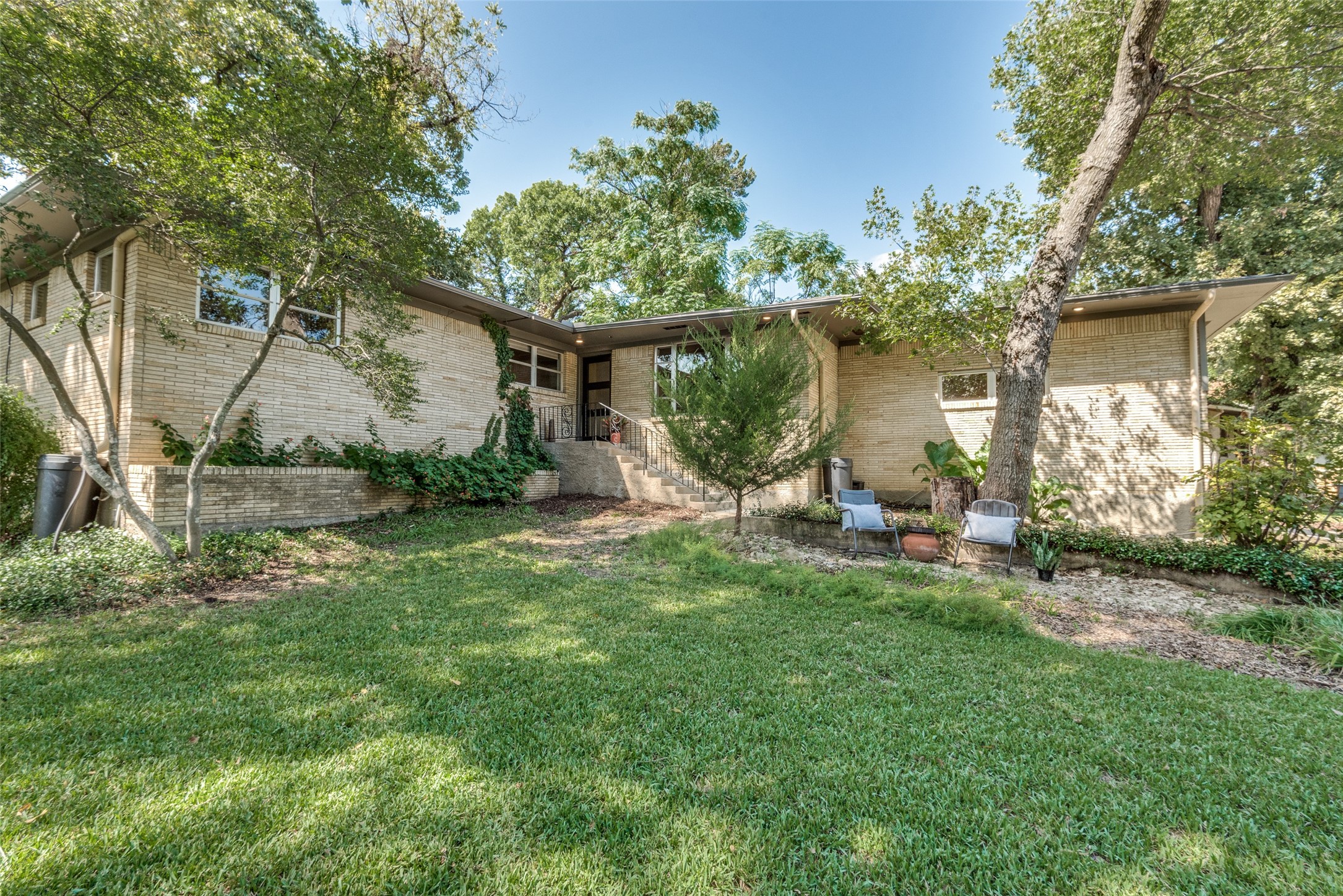 2546 W Five Mile Parkway Dallas TX 75233