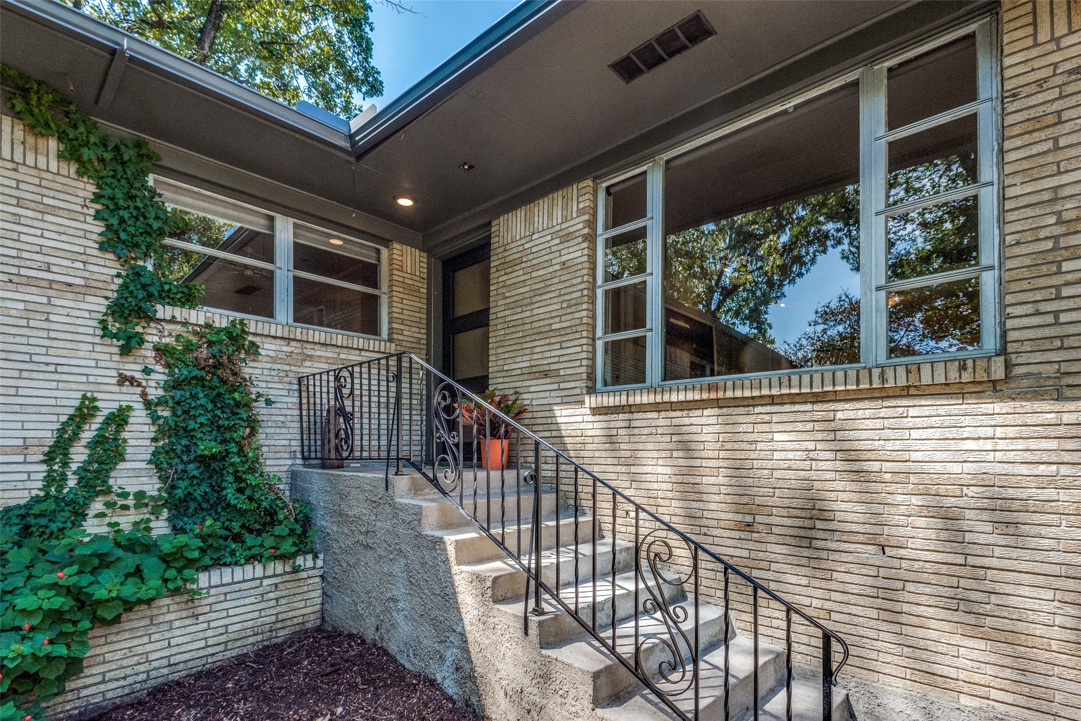 2546 W Five Mile Parkway Dallas TX 75233