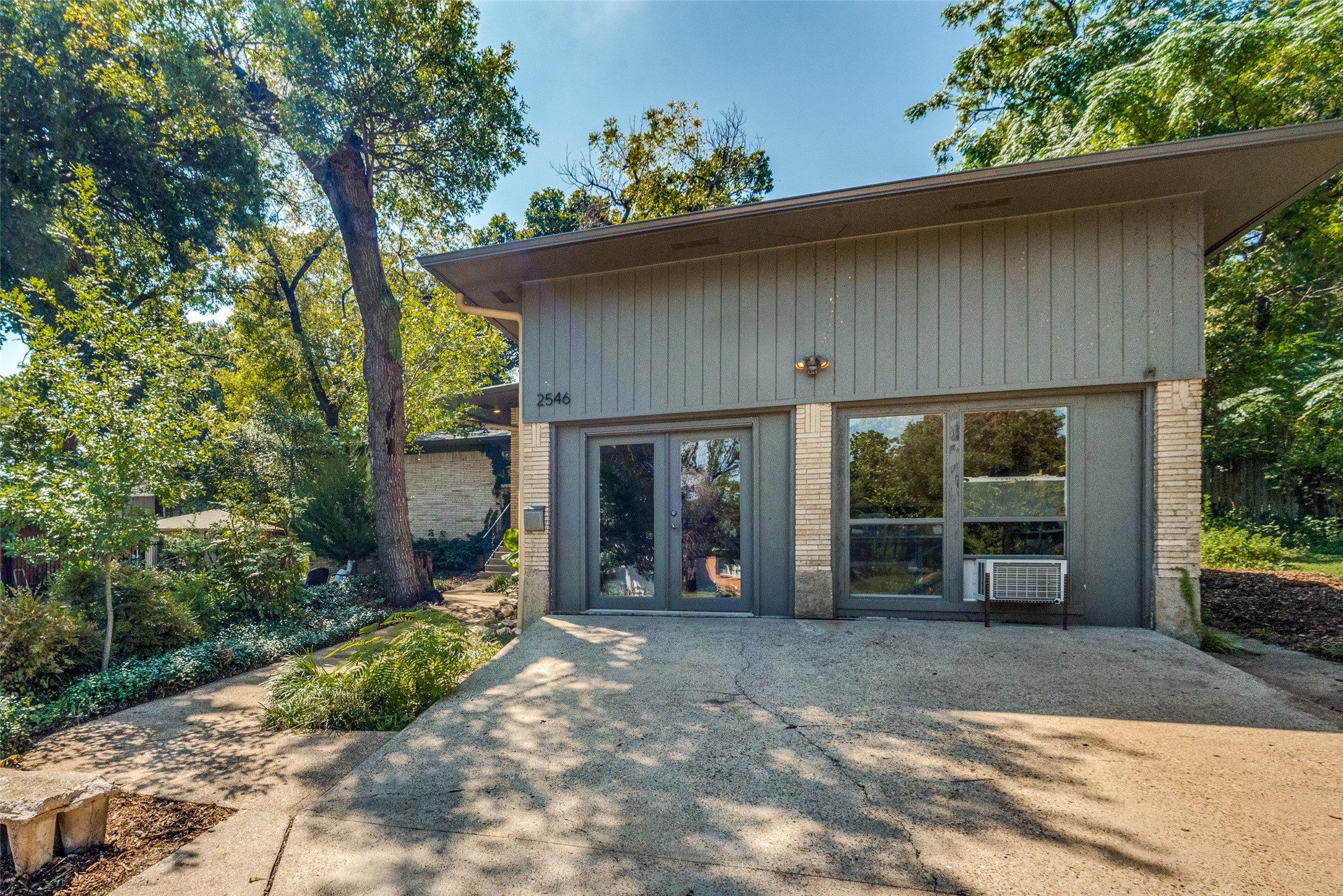 2546 W Five Mile Parkway Dallas TX 75233