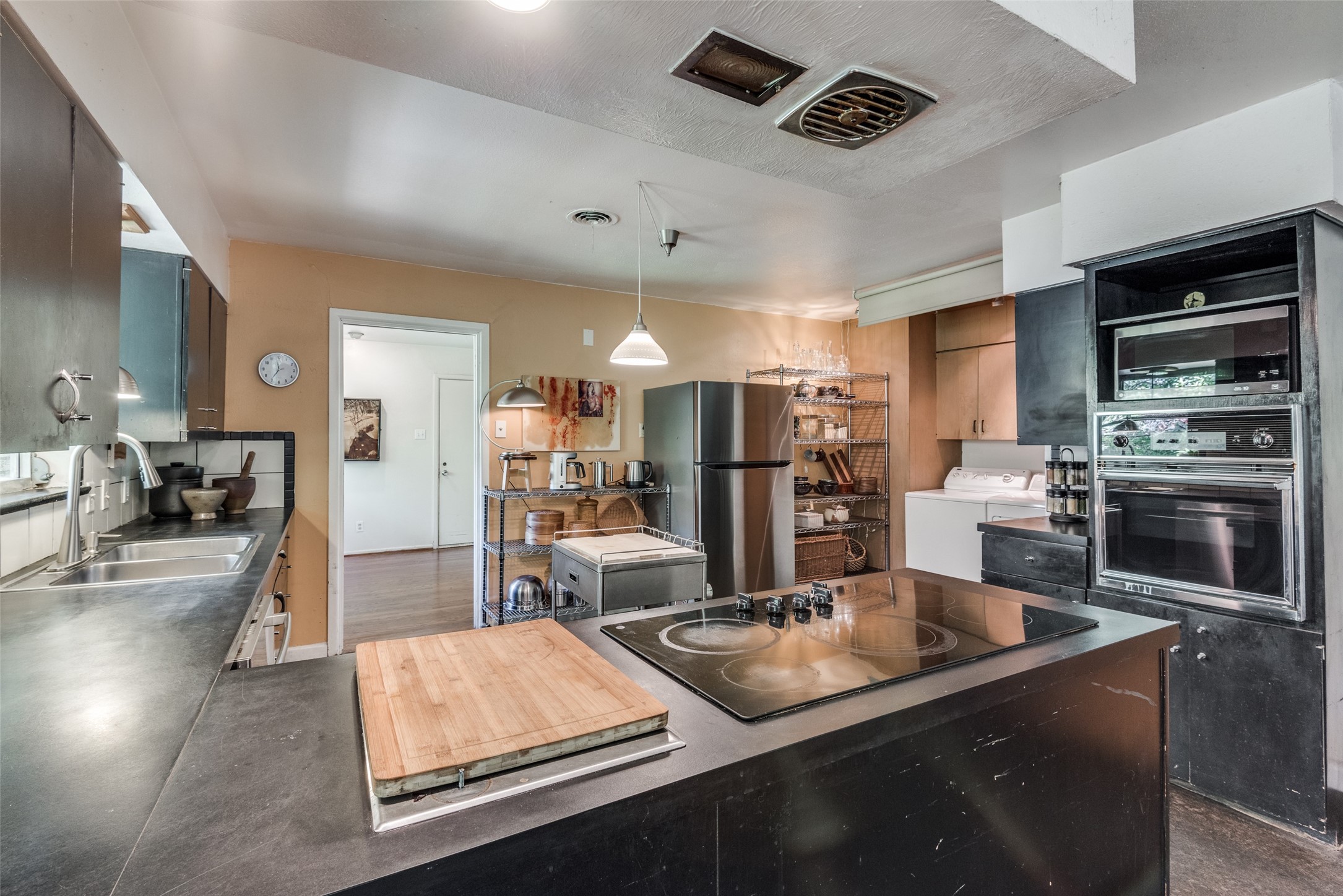 2546 W Five Mile Parkway Dallas TX 75233