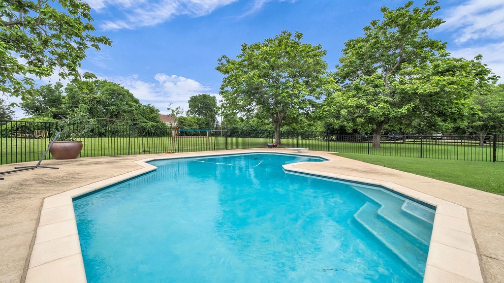 225 Holly Lane Lucas TX 75002