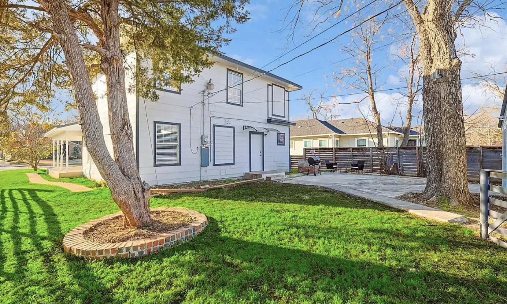 702 N Edgefield Avenue Dallas TX 75208