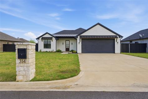 314 W James Street Mabank TX 75147