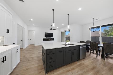 314 W James Street Mabank TX 75147
