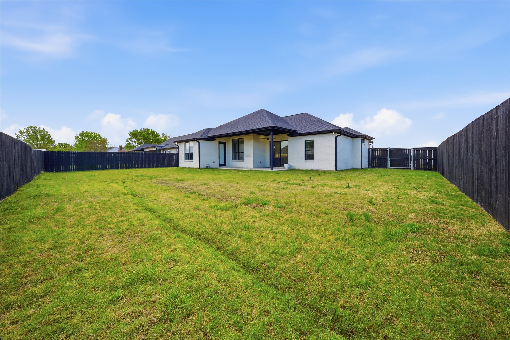 314 W James Street Mabank TX 75147