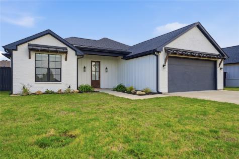 314 W James Street Mabank TX 75147