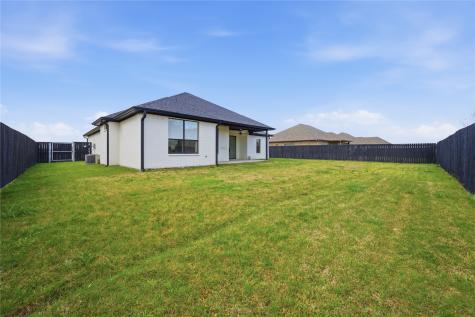 314 W James Street Mabank TX 75147