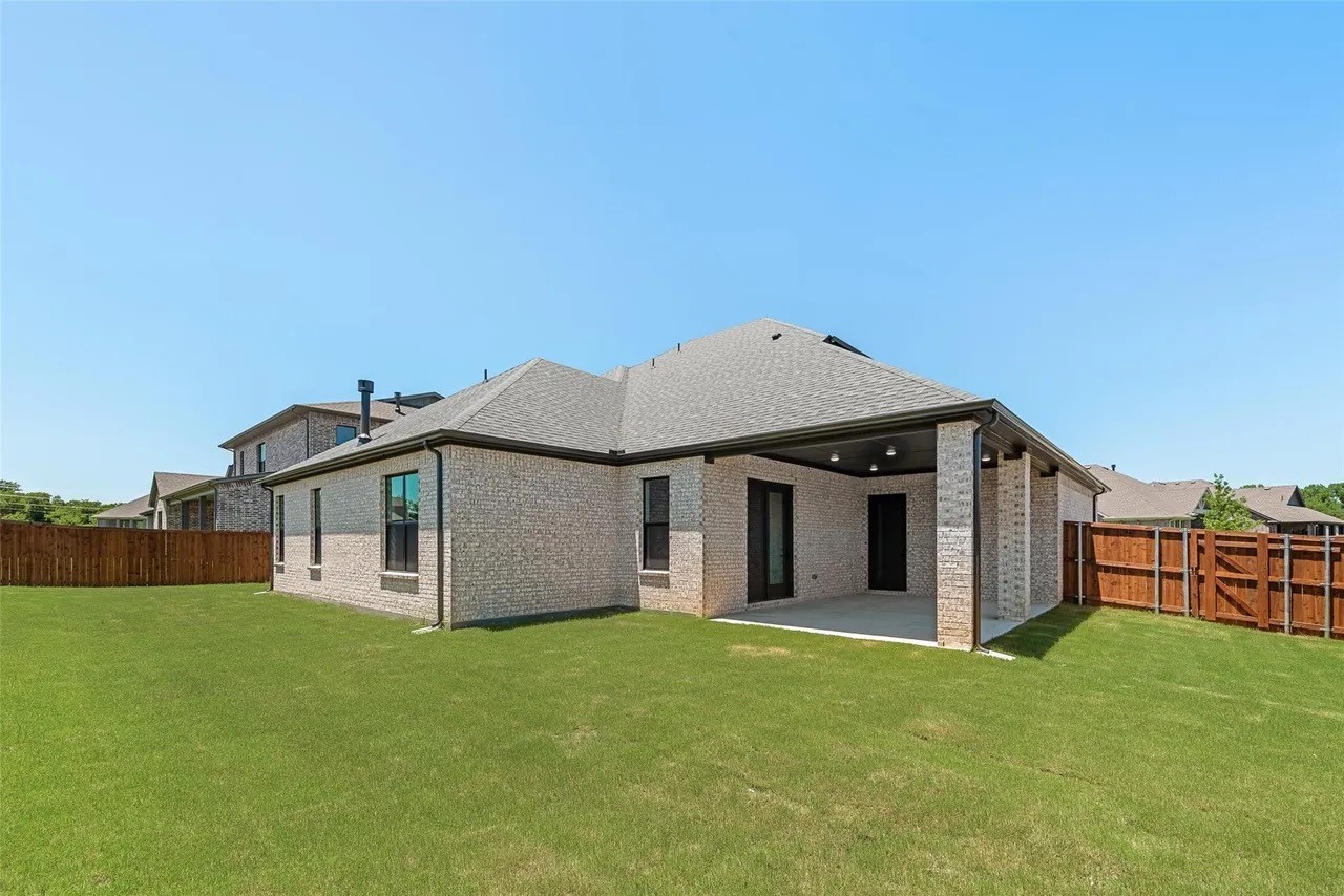1327 Selby Road Van Alstyne TX 75495