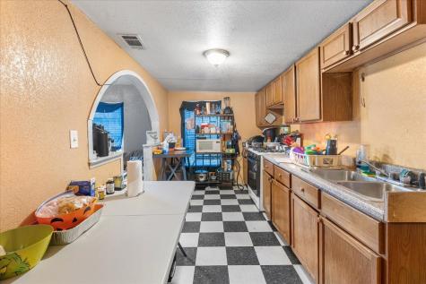 109 N Kouns Street Cleburne TX 76031