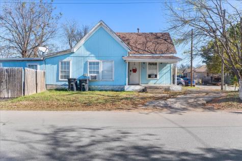 109 N Kouns Street Cleburne TX 76031