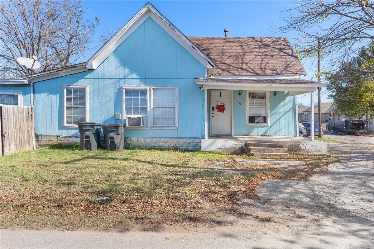 109 N Kouns Street Cleburne TX 76031
