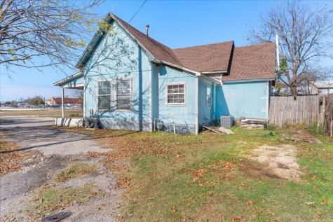 109 N Kouns Street Cleburne TX 76031